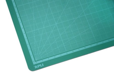 Řezací podložka Apli, oboustranná PVC, 450 x 300 x 2 mm, zelená