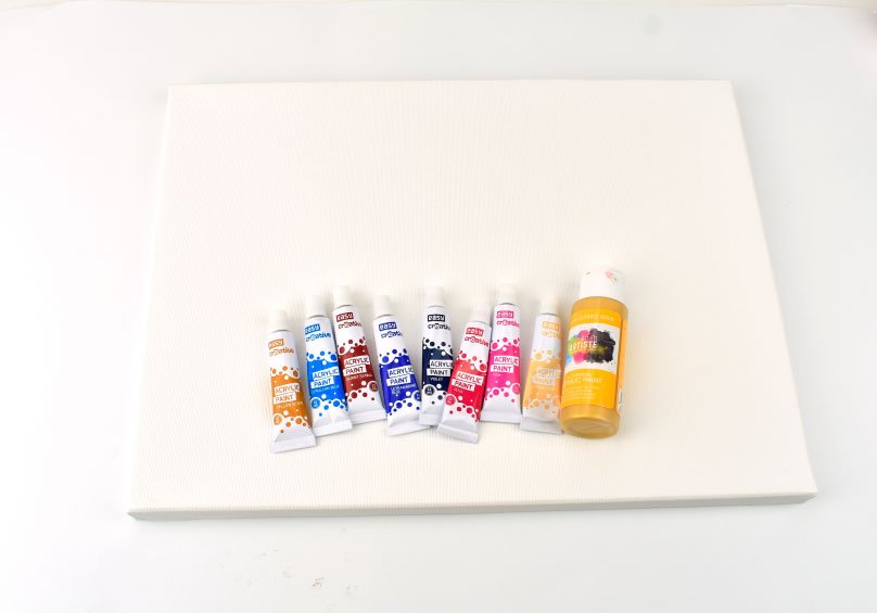 Akrylové barvy různých odstínů, malířské plátno